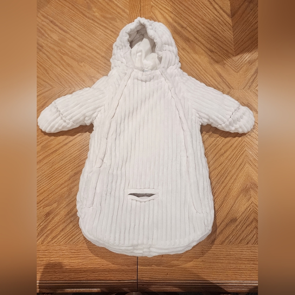 Baby Dove White Soft Winter Coat/Bunting Bag -size 0-6 Months
